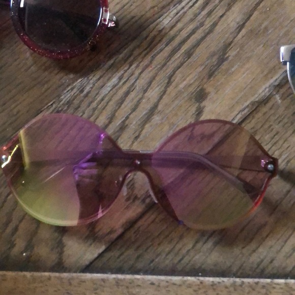 Sunglasses - Picture 5 of 6